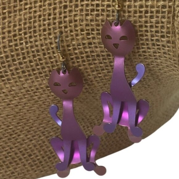VTG Dangle Earrings Handmade Purple Cat 3D Metal Iridescent Purple - Picture 1 of 7